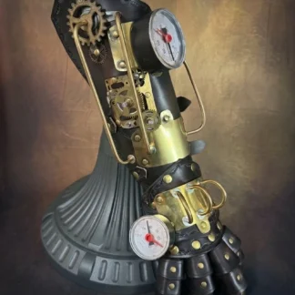 Steampunk hunter gauntlet in brass and leather with articulated fingers