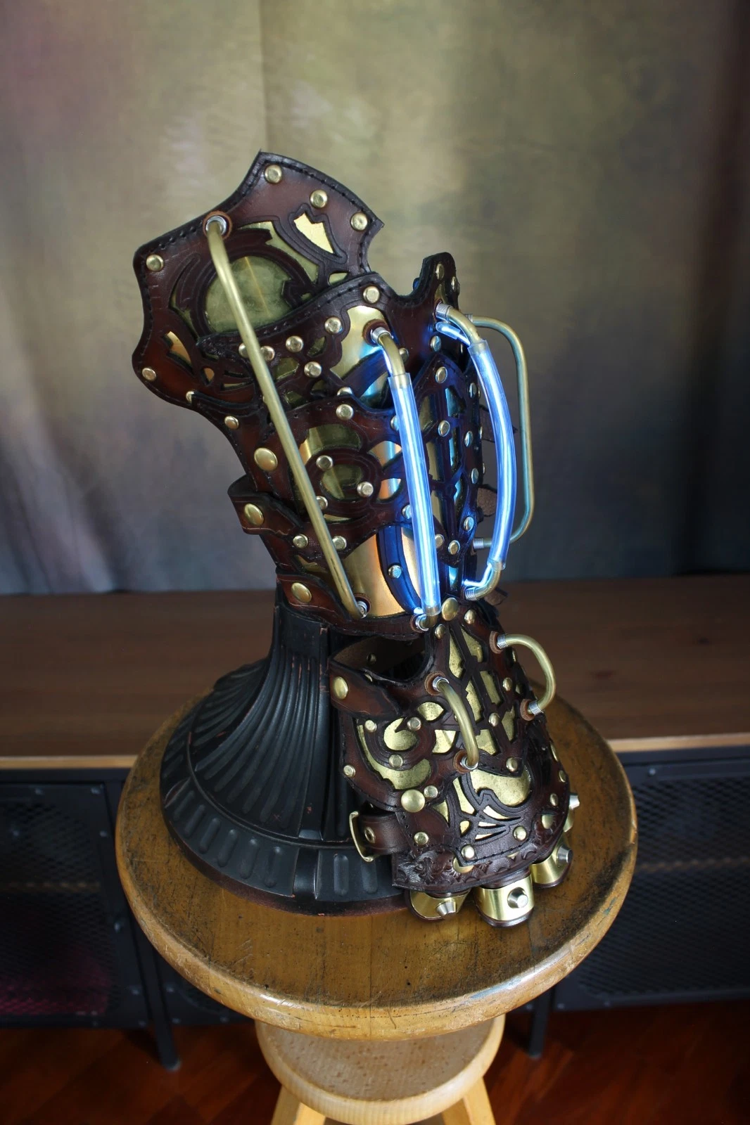 Steampunk Liberty Gauntlet - ProgettoSteam Steampunk liberty gauntlet in brass and leather with articulated fingers
